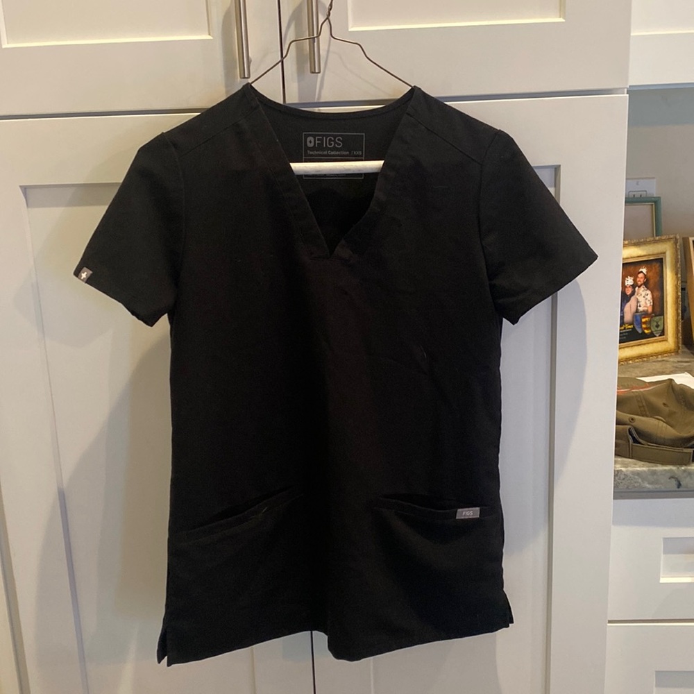 Figs scrub top